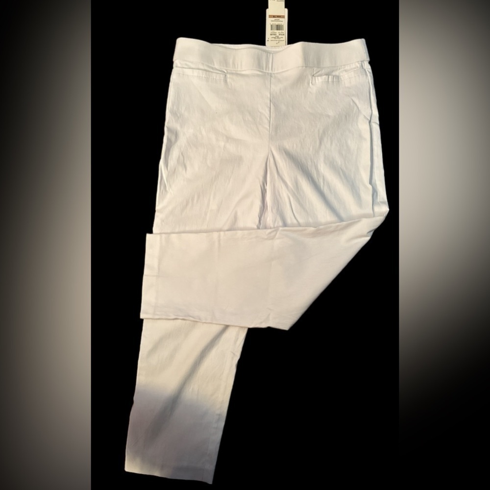 NWT- White Alfred Dunner summer out and about Pant